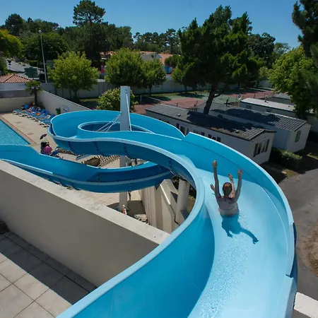 Campsite Joli Mobil 4 Le Bois Masson A34